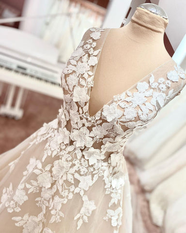 Sleeveless V-Neck Wedding Dress Long With Appliques