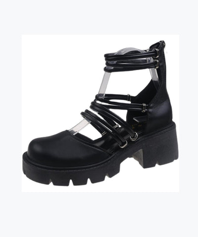 Bequeme Sandalen mit klobigem Absatz in Schwarz mit Hohlsaum aus Kunstleder