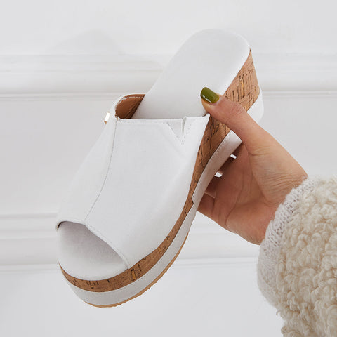 Bequeme Slip-on-Sandalen mit Kork-Fußbett und Plateau-Keilabsatz