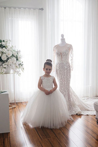 Elfenbeinfarbenes Tüllkleid für Blumenmädchen mit Schleife