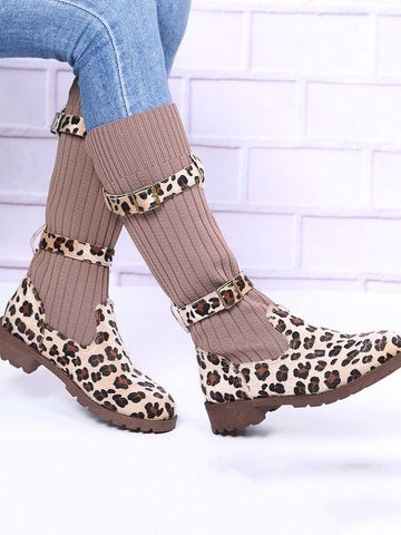 Strickstiefel mit Leopardenmuster und flachem Absatz