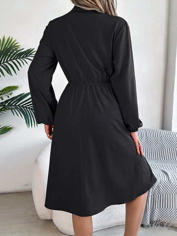Langärmliges Midikleid mit Kragen und Taschen