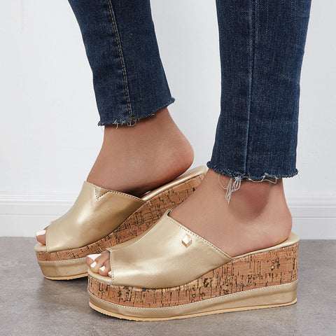 Bequeme Slip-on-Sandalen mit Kork-Fußbett und Plateau-Keilabsatz