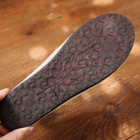 Beigefarbene flache Schuhe mit orientalischer Stickerei aus Tüll