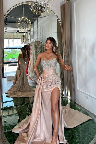 Abendkleid im Meerjungfrau-Stil mit Herzausschnitt, ärmellos, Schlitz und Perlenrüschen
