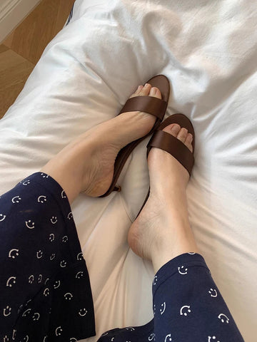 Summer New Simple Round Toe Open Toe Silk Slippers with Small Heels for Women Wearing Thin Heel Sandals Outside