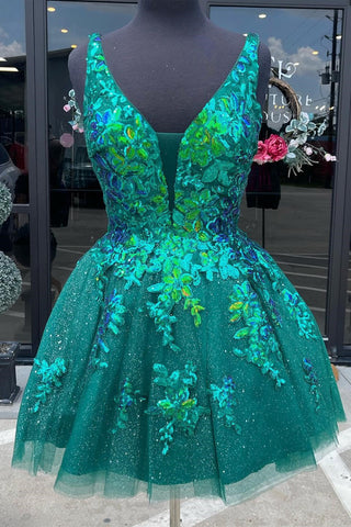 Kurzes Homecoming-Kleid aus Spitze mit tiefem Ausschnitt und V-Ausschnitt