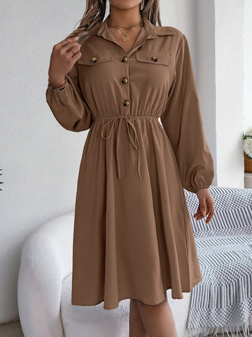 Langärmliges Midikleid mit Kragen und Taschen