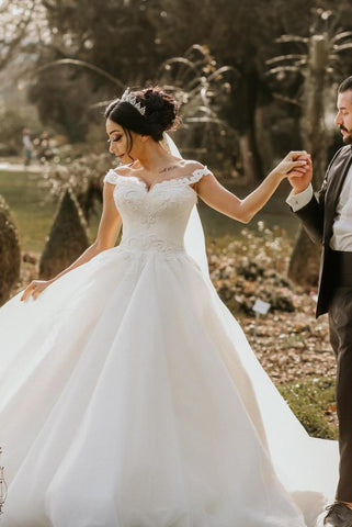 Off-the-Shoulder Ball Gown Wedding Dress Long With Appliques