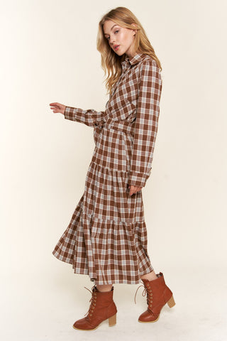 Kariertes, gestuftes Midi-Hemdkleid
