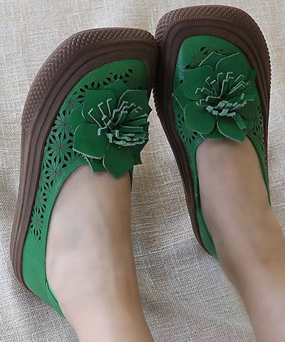 Handgemachte flache Schuhe aus Rindsleder mit Blumenmuster in Grün