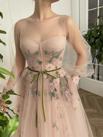 A-Linien-Ballkleid aus Tüll mit U-Ausschnitt und langen Ärmeln und Blumenstickerei
