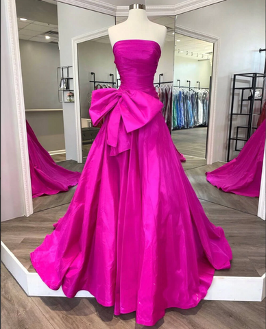 A-Linien-Ballkleid aus trägerlosem Taft mit Schlitz