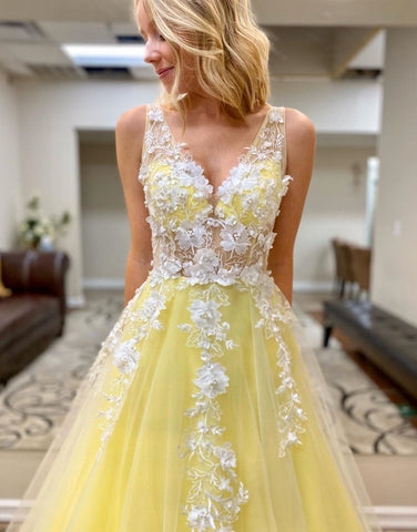 Bodenlanges A-Linien-Abendkleid mit Applikationen