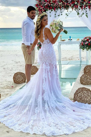 Wunderschönes Meerjungfrau-Brautkleid aus Tüll mit Spaghettiträgern und Spitzenapplikationen
