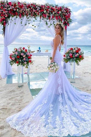 Wunderschönes Meerjungfrau-Brautkleid aus Tüll mit Spaghettiträgern und Spitzenapplikationen