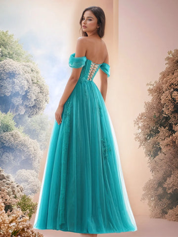 Ballkleid mit schulterfreiem Oberteil und Stickerei aus Spitze