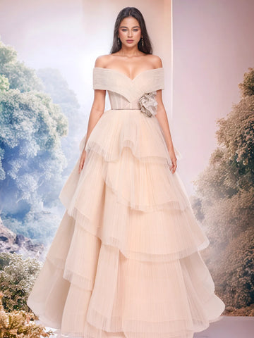 Schulterfreies Ballkleid mit Blumenmuster und Rüschensaum