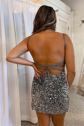 Figurbetontes Homecoming-Kleid mit Spaghettiträgern und Pailletten und Quaste