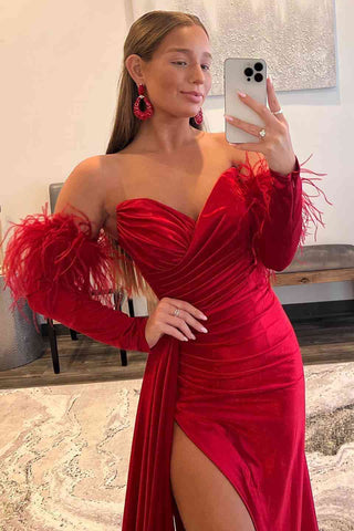 Rotes Abendkleid mit herzförmigem Ausschnitt und abnehmbaren Ärmeln