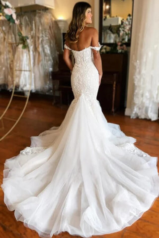 Gorgeous Ivory Tulle Mermaid V-neck Lace Appliqued Wedding Dresses