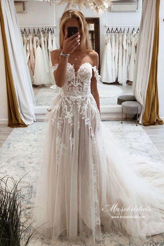 Gorgeous Tulle A-line Sweetheart Neck Lace Appliques Wedding Dresses