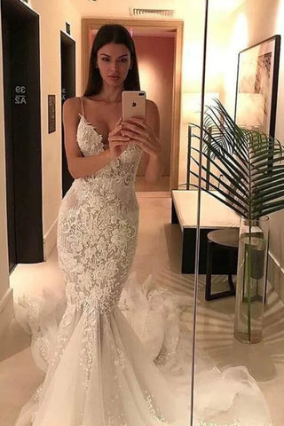 Gorgeous Tulle Mermaid V-neck Wedding Dresses With Lace Appliques