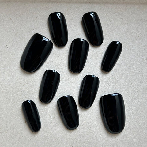 Black Oval NailsCarefully designed pure handmade press-on gel nails