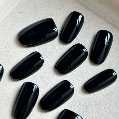 Black Oval NailsCarefully designed pure handmade press-on gel nails