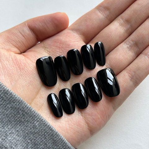 Black Oval NailsCarefully designed pure handmade press-on gel nails