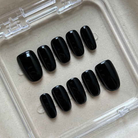Black Oval NailsCarefully designed pure handmade press-on gel nails