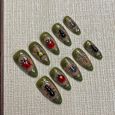 Insect PartyCarefully designed pure handmade press-on gel nails