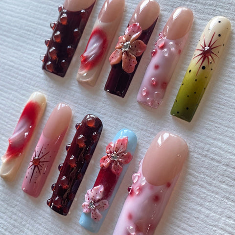 Blooming LilyCarefully designed pure handmade press-on gel nails