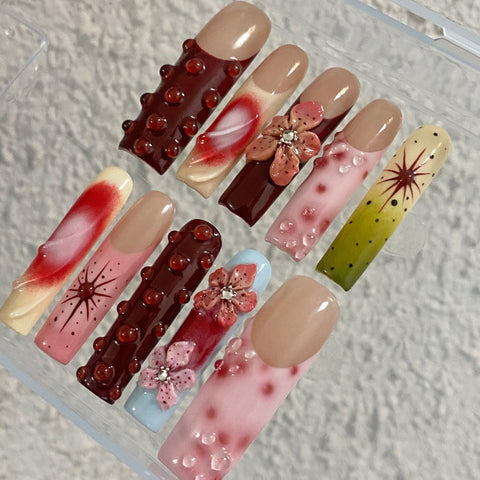 Blooming LilyCarefully designed pure handmade press-on gel nails