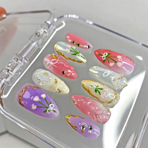 Beautiful Flowers and ButterfliesCarefully designed pure handmade press-on gel nails