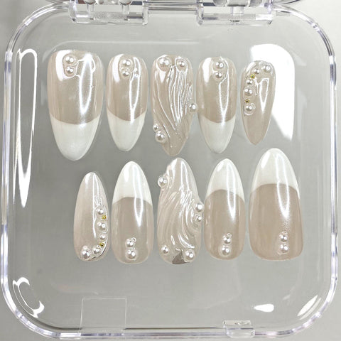 Minimally Designed French NailsCarefully designed pure handmade press-on gel nails