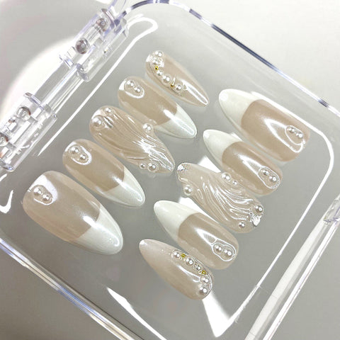 Minimally Designed French NailsCarefully designed pure handmade press-on gel nails