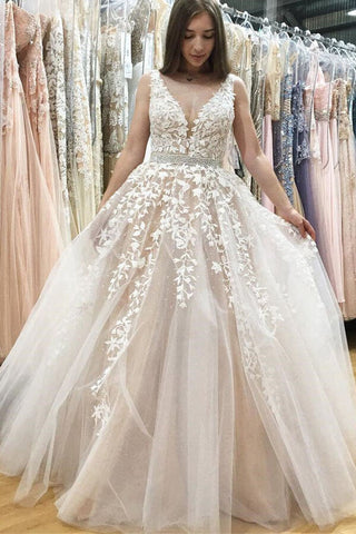 Elfenbeinfarbenes A-Linien-Tüll-Spitzenkleid mit V-Ausschnitt und Perlenbesatz, Brautkleider