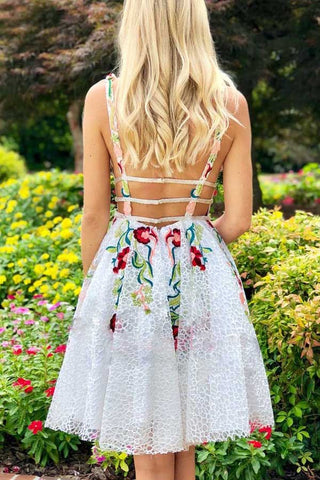 Simple Short Lace V-neck White Homecoming Dress with Appliques