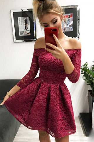 Schulterfreies, langärmliges Homecoming-Kleid aus burgunderfarbener Spitze