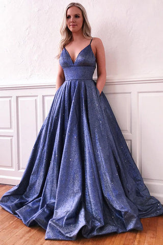 Funkelndes A-Linien-Ballkleid mit tiefem V-Ausschnitt, Spaghettiträgern, Schleppe und Taschen