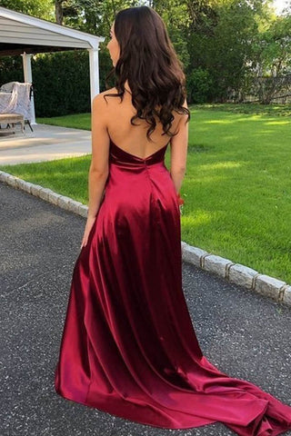 Rotes A-Linien-Ballkleid aus Satin mit V-Ausschnitt, Spaghettiträgern und Schleppe und Schlitz