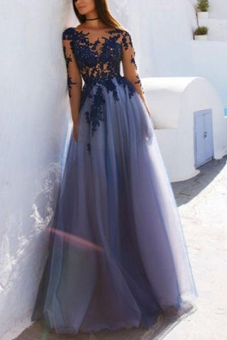 Durchsichtiges, blaues Abendkleid mit langen Ärmeln und offenem Rücken aus Spitze