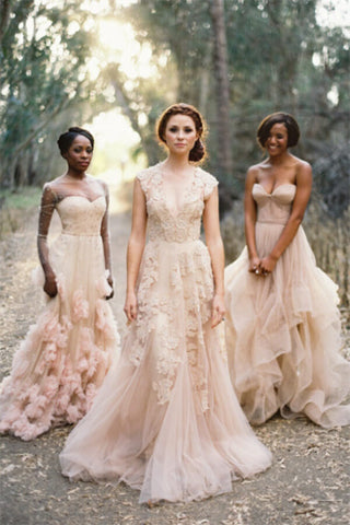 Gorgeous Tulle V-neck Sleeveless Floor-Length Lace Wedding Dresss with Appliques,