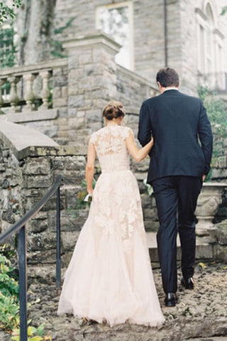 Gorgeous Tulle V-neck Sleeveless Floor-Length Lace Wedding Dresss with Appliques,