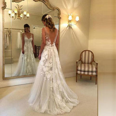 Gorgeous A-line Lace V-neck Tulle Long Wedding Dress with Appliques
