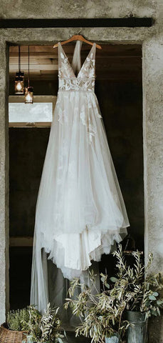See Through Tulle V-neck Lace Ivory V-back Beach Wedding Dresses