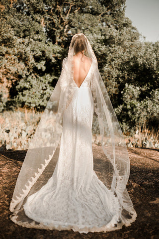 Illusion Neckline Ivory Lave Wedding Dress Long Sleeves Sheath Bridal Dress