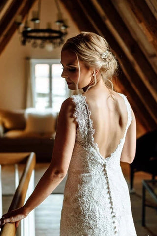 Graceful Lace Wedding Dress With Covered Buttons Mermaid Bridal Dress