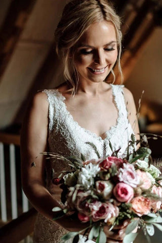 Graceful Lace Wedding Dress With Covered Buttons Mermaid Bridal Dress